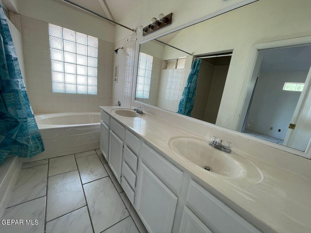 4304 Loma Alegre Drive - Photo 5