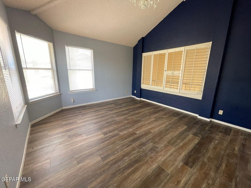 4304 Loma Alegre Drive - Photo 3