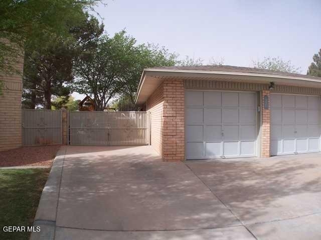 1633 Charles Owens Drive E - Photo 1