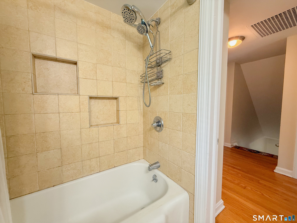 1657 Farmington Avenue - Photo 4