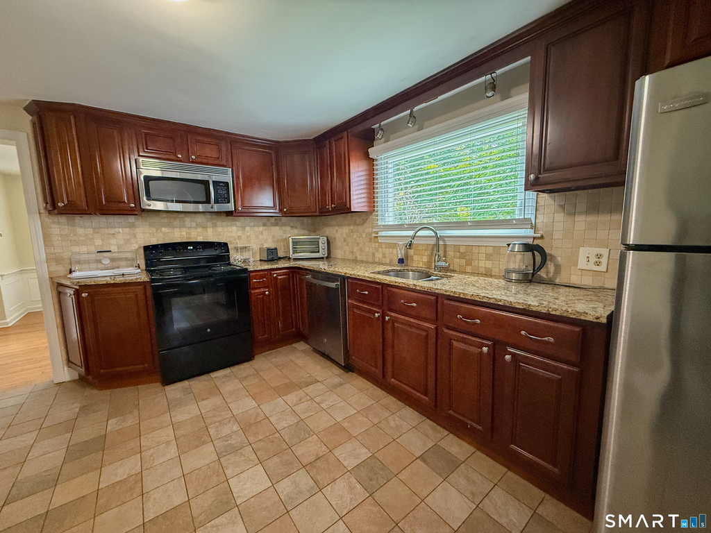 1657 Farmington Avenue - Photo 6