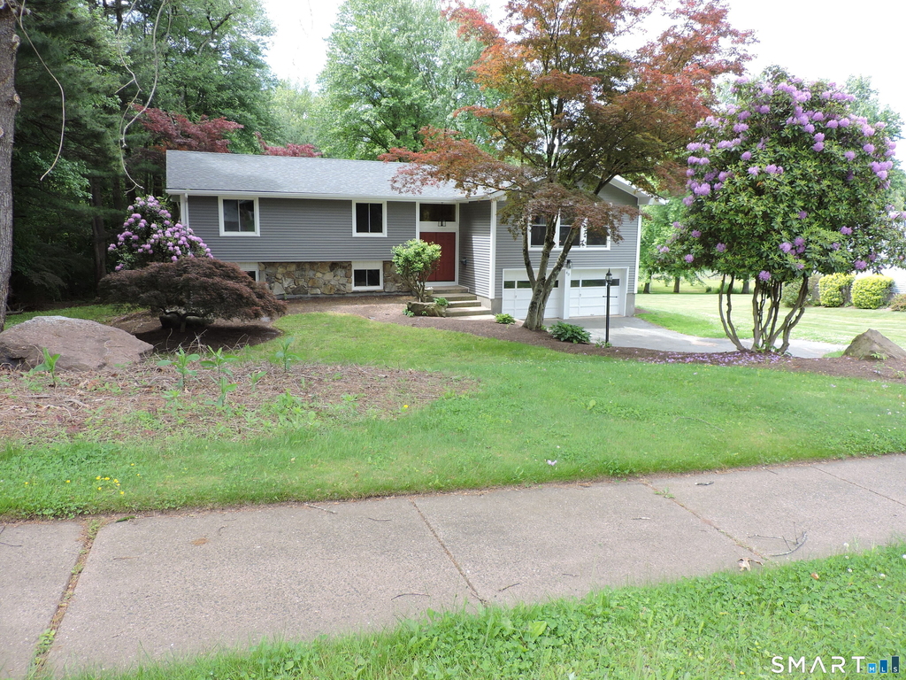 60 Mohegan Trail - Photo 0