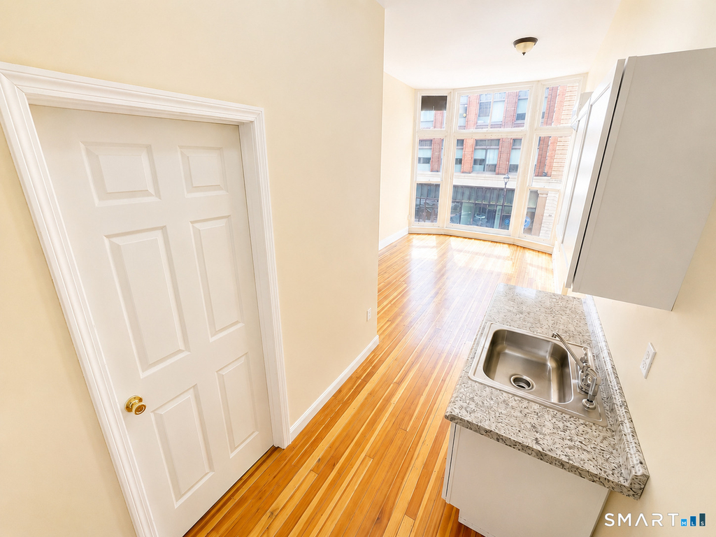 105 Bank Street - Photo 6