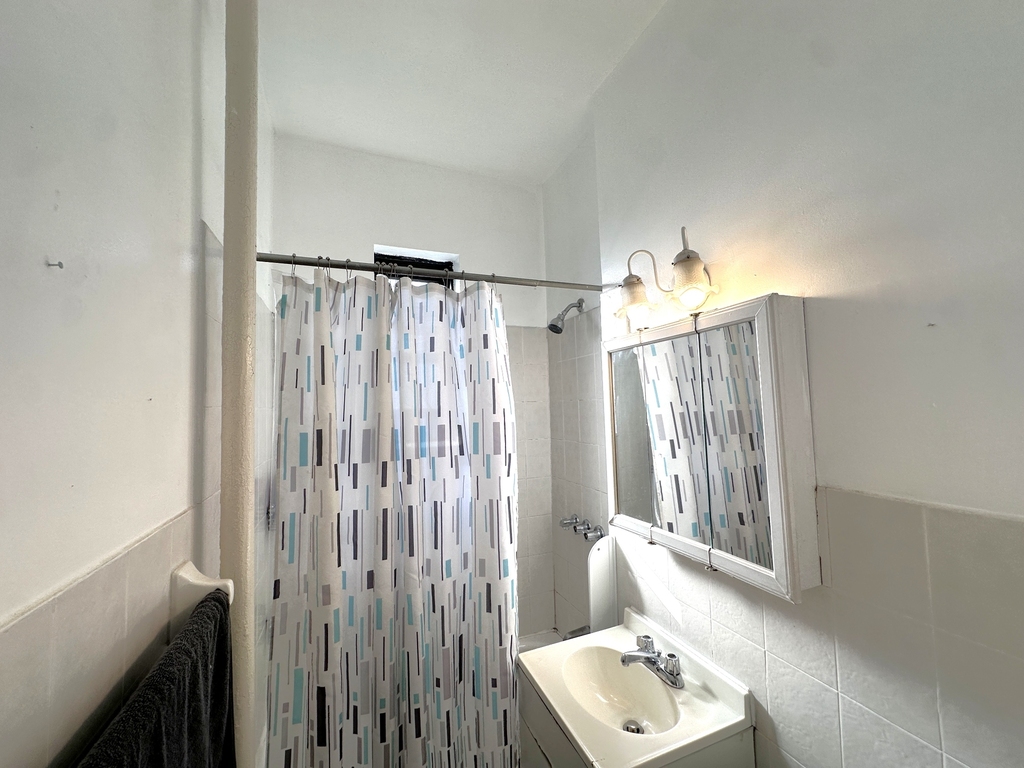 21-37 33rd Street - Photo 10
