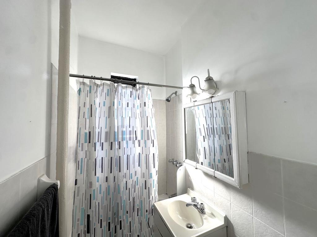 21-37 33rd Street - Photo 9