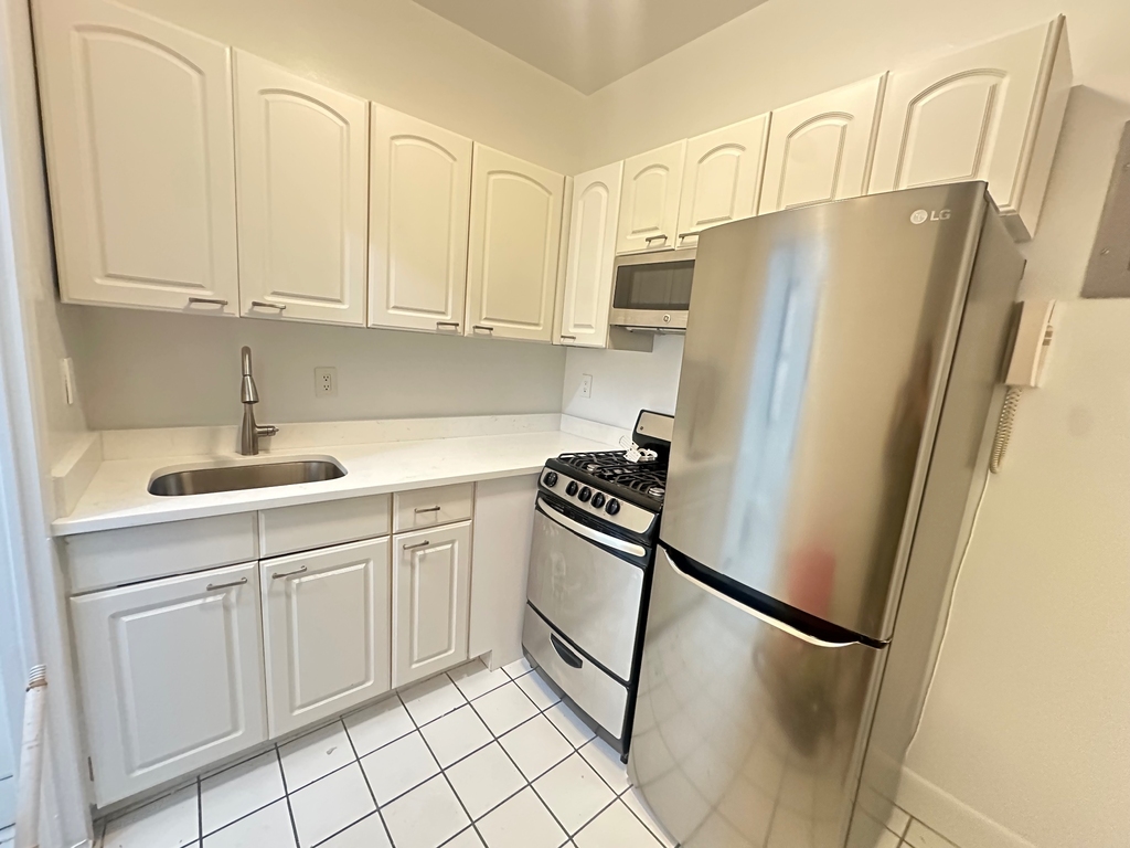 516 East 80th Street - Photo 0