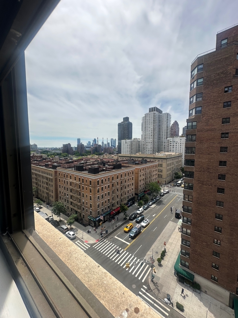 435 East 79th Street - Photo 3