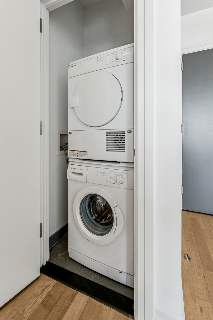 554 West 54th Street - Photo 8