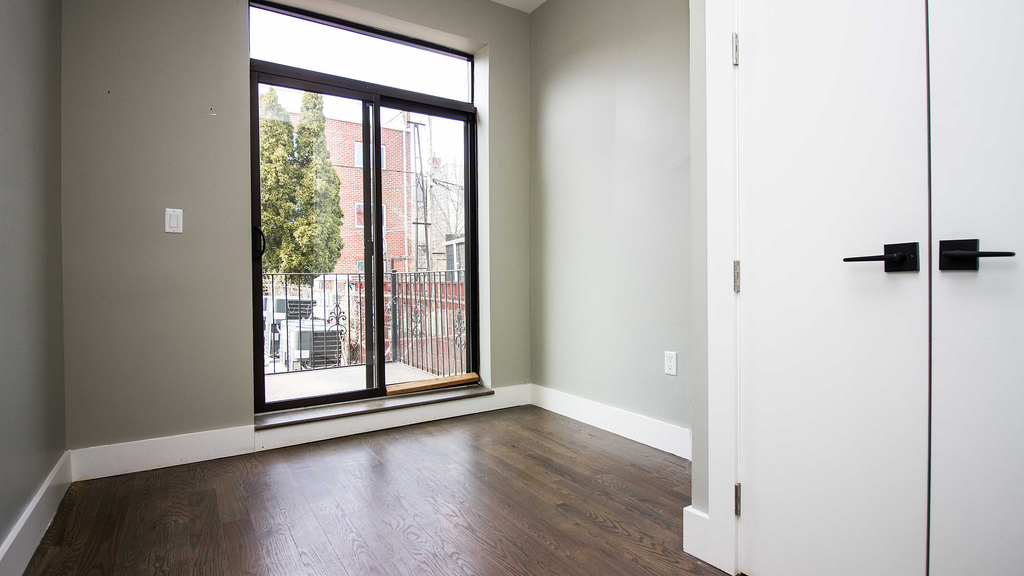 20-25 Grove St - Photo 1