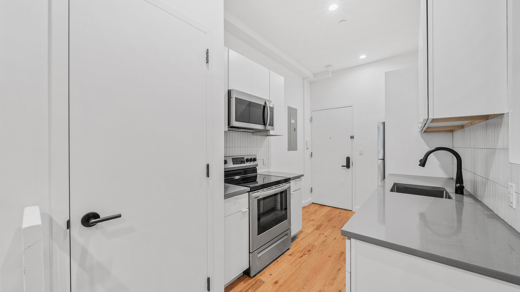 284 Suydam St - Photo 8