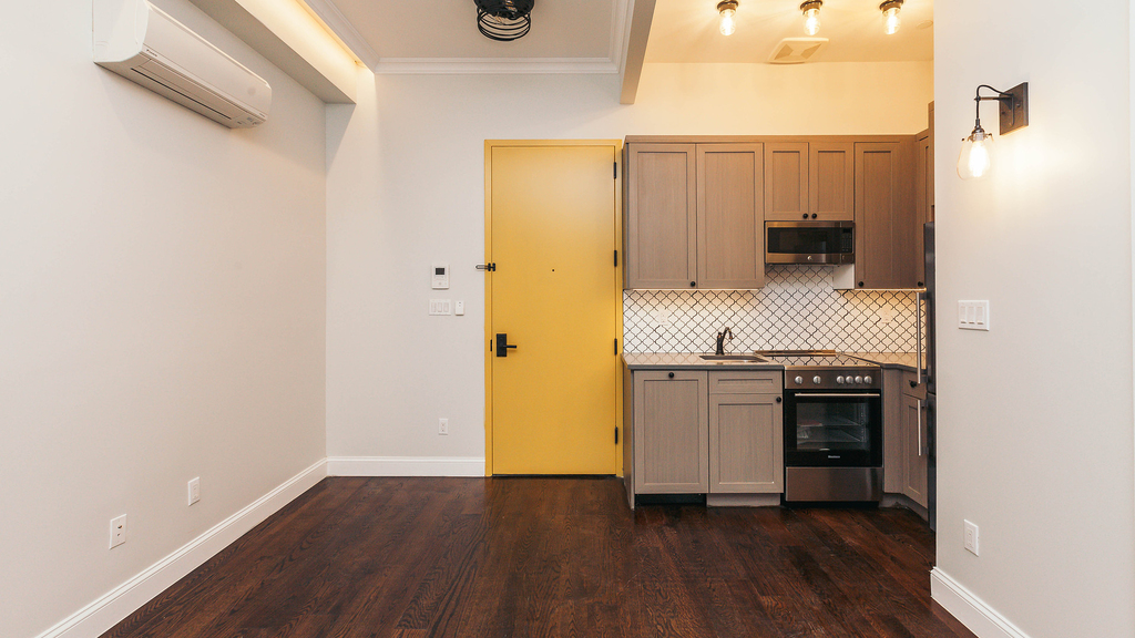 6080 Myrtle Ave - Photo 14