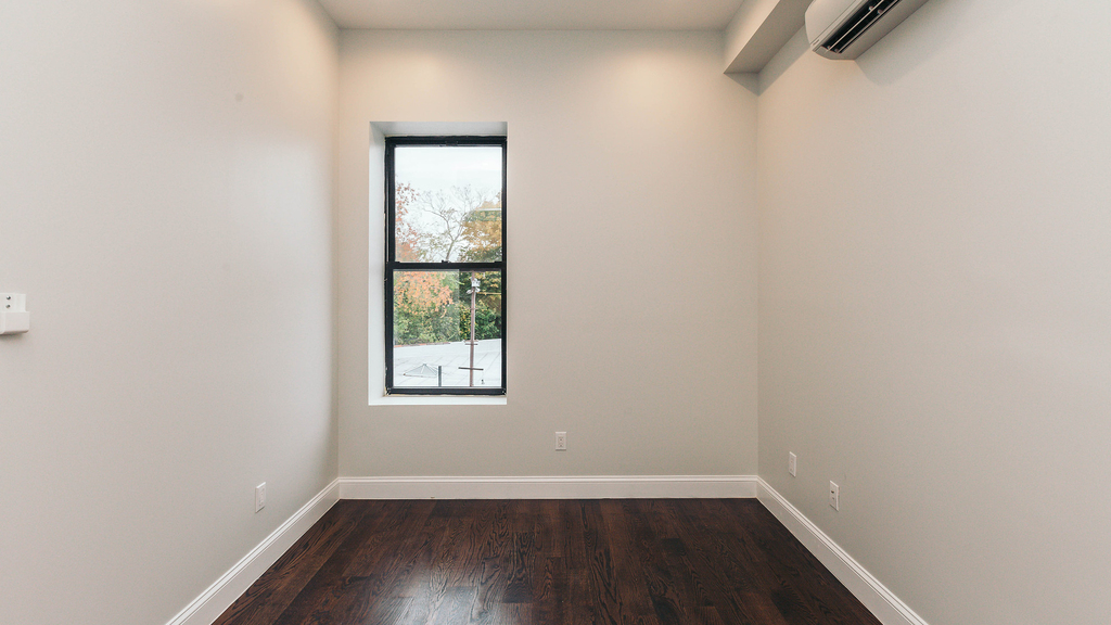 6080 Myrtle Ave - Photo 11