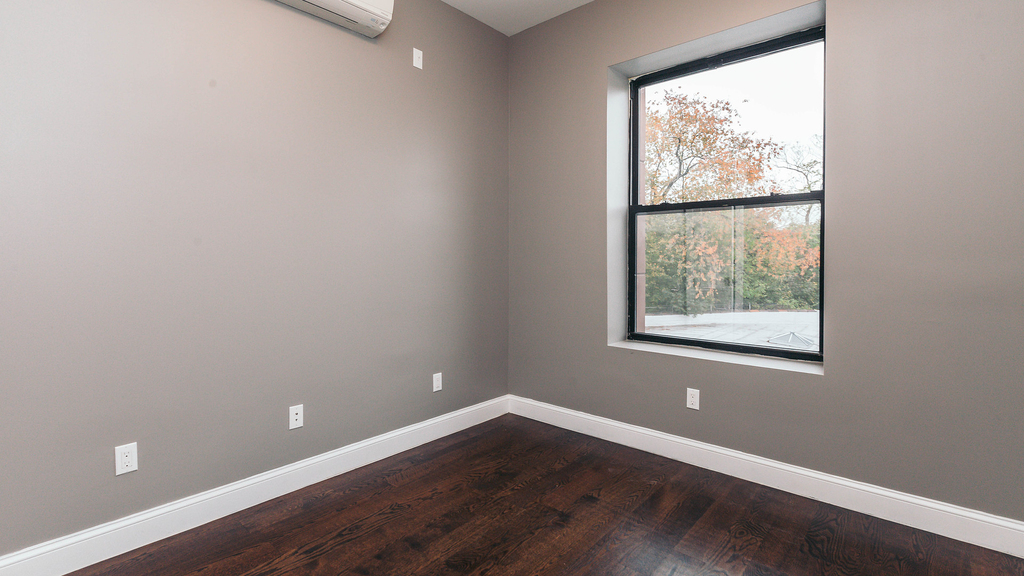 6080 Myrtle Ave - Photo 2