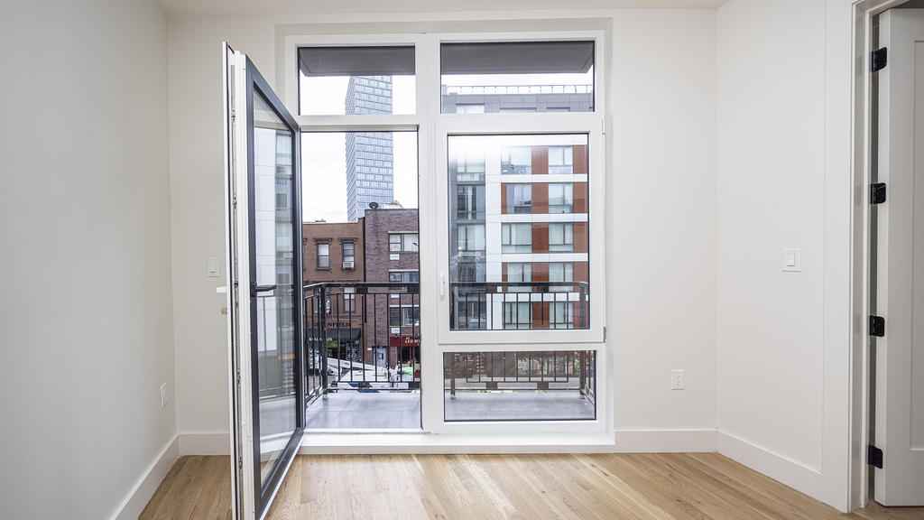 899 Fulton St - Photo 2