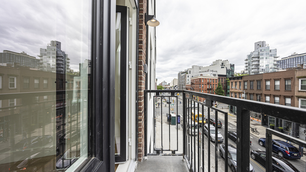 899 Fulton St - Photo 3