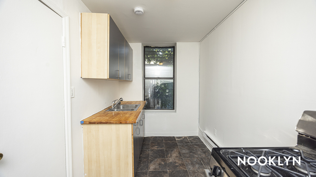 147 Starr St - Photo 13