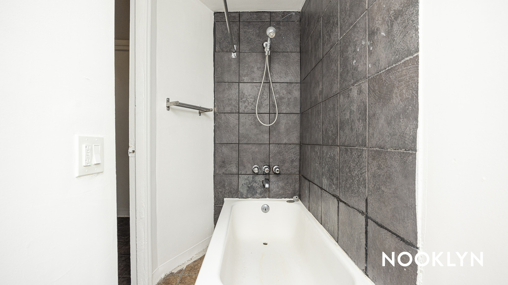 147 Starr St - Photo 3