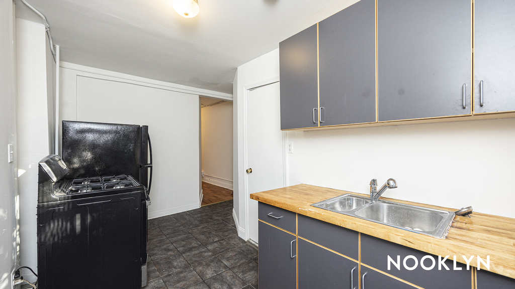 147 Starr St - Photo 15