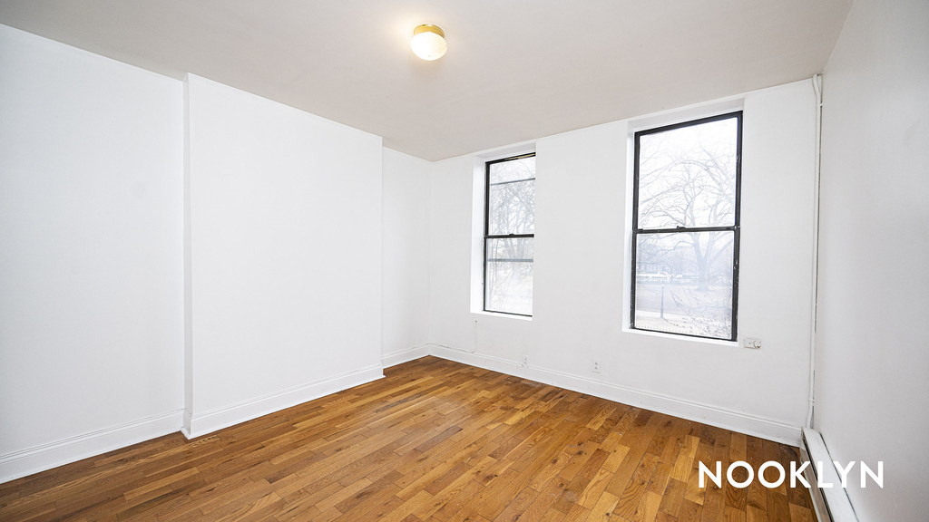 147 Starr St - Photo 0