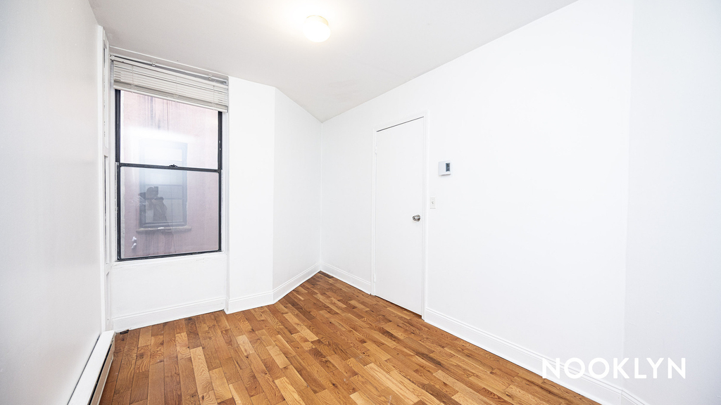147 Starr St - Photo 1