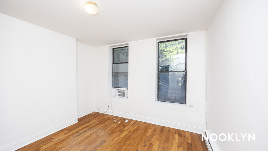 147 Starr St - Photo 10