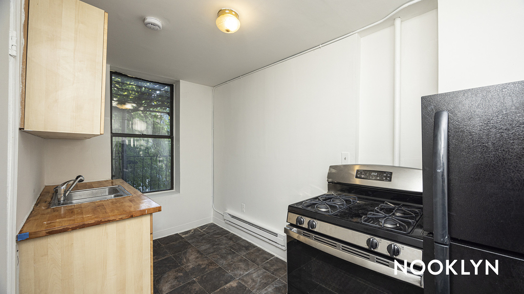 147 Starr St - Photo 11
