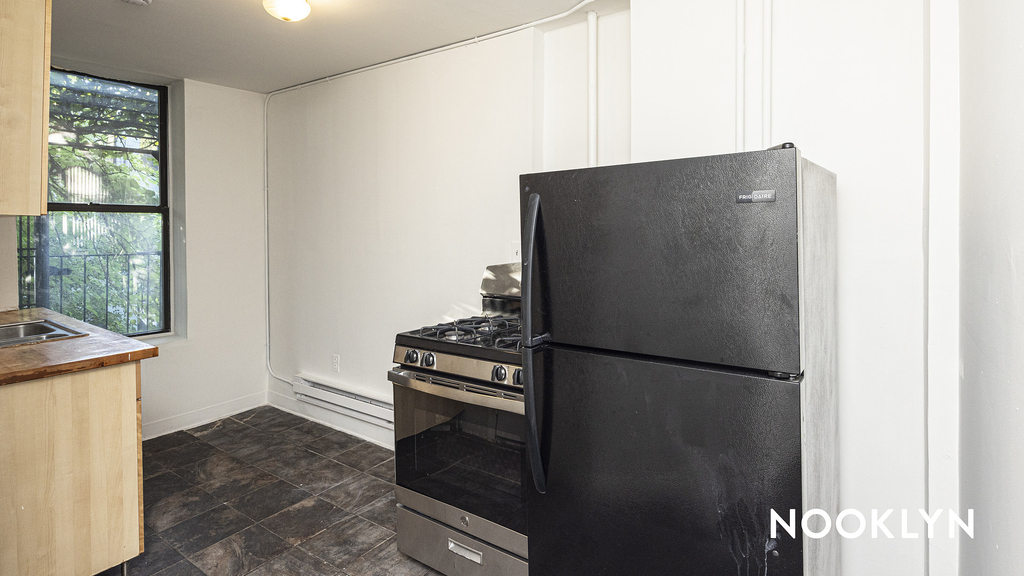 147 Starr St - Photo 9