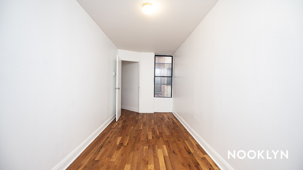 147 Starr St - Photo 2