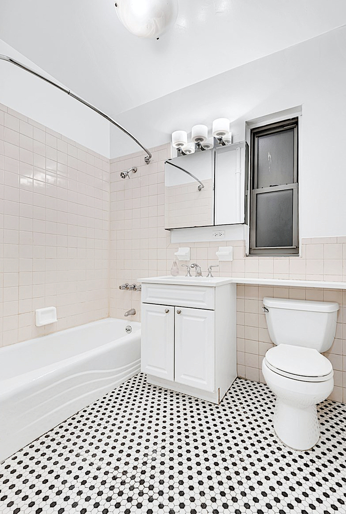 East 31st Street - Photo 3