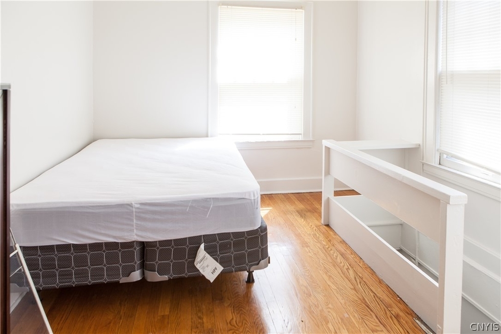 700 Westcott Street - Photo 2
