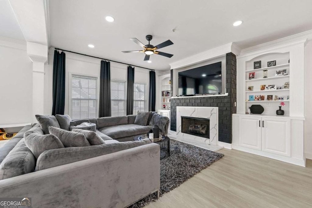 1501 Glen Ivy - Photo 4