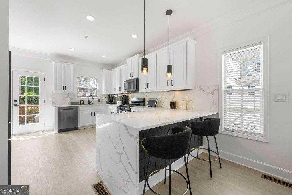1501 Glen Ivy - Photo 6