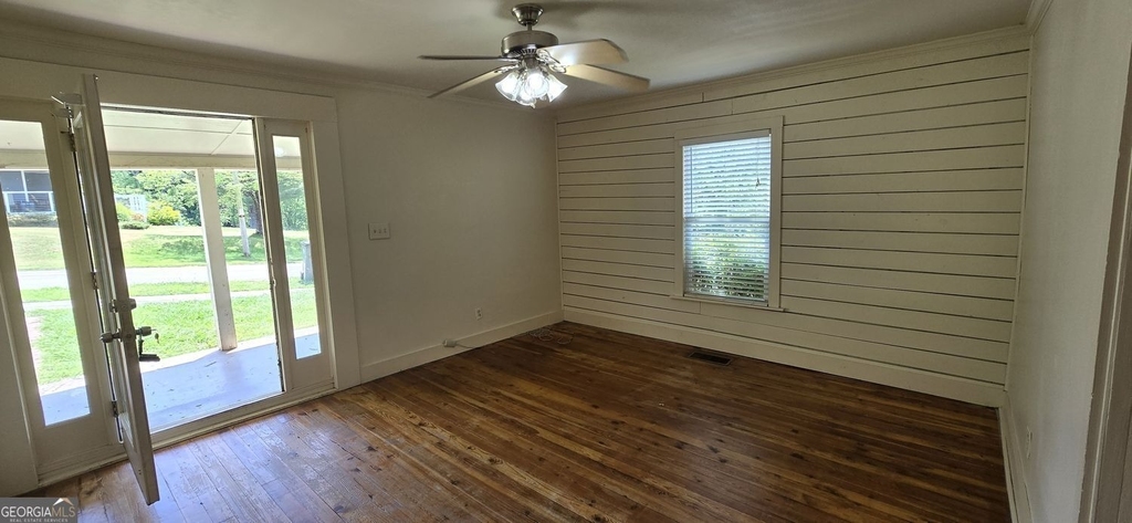 513 Blue Ridge Avenue - Photo 3