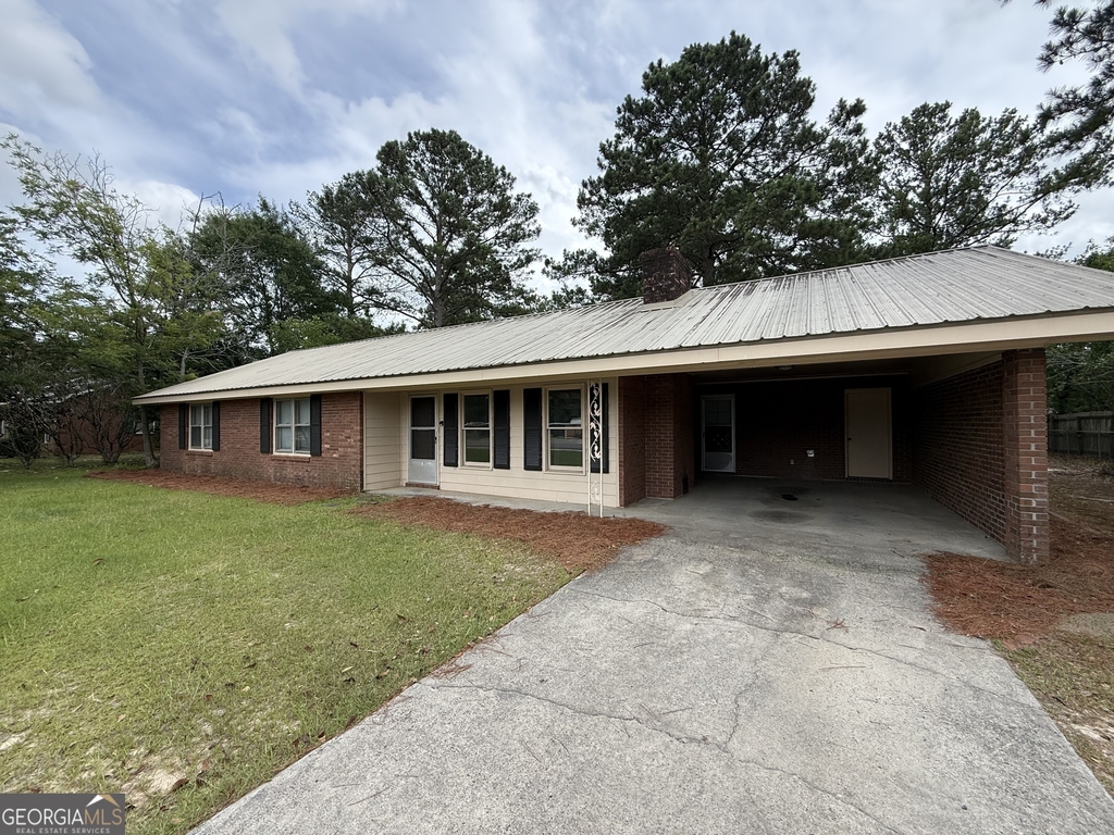 602 Hillcrest Parkway - Photo 1