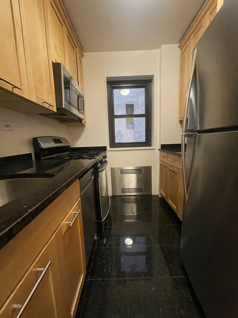East 55th Street - Photo 2