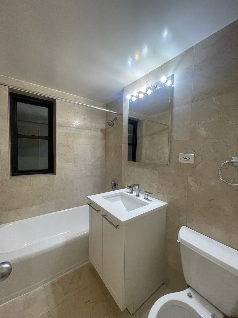 East 55th Street - Photo 5