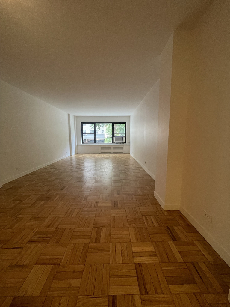 East 55th Street - Photo 0