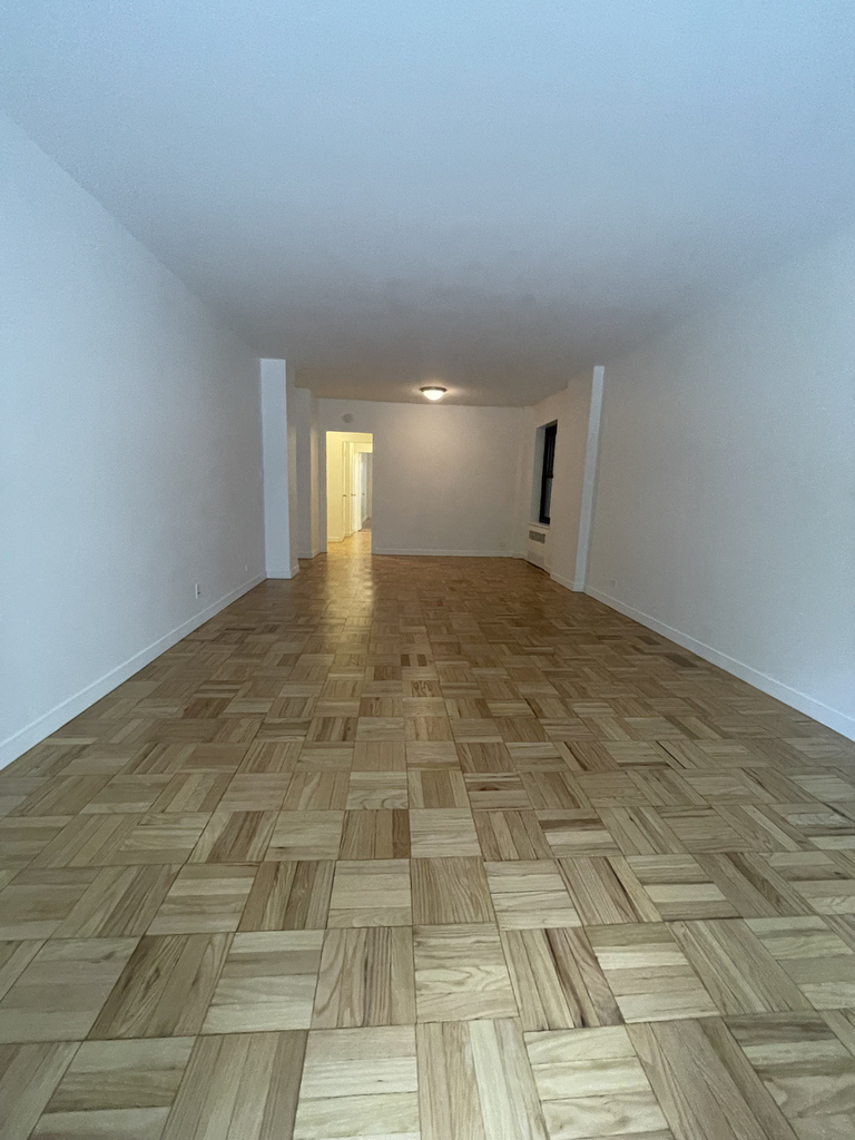 East 55th Street - Photo 1