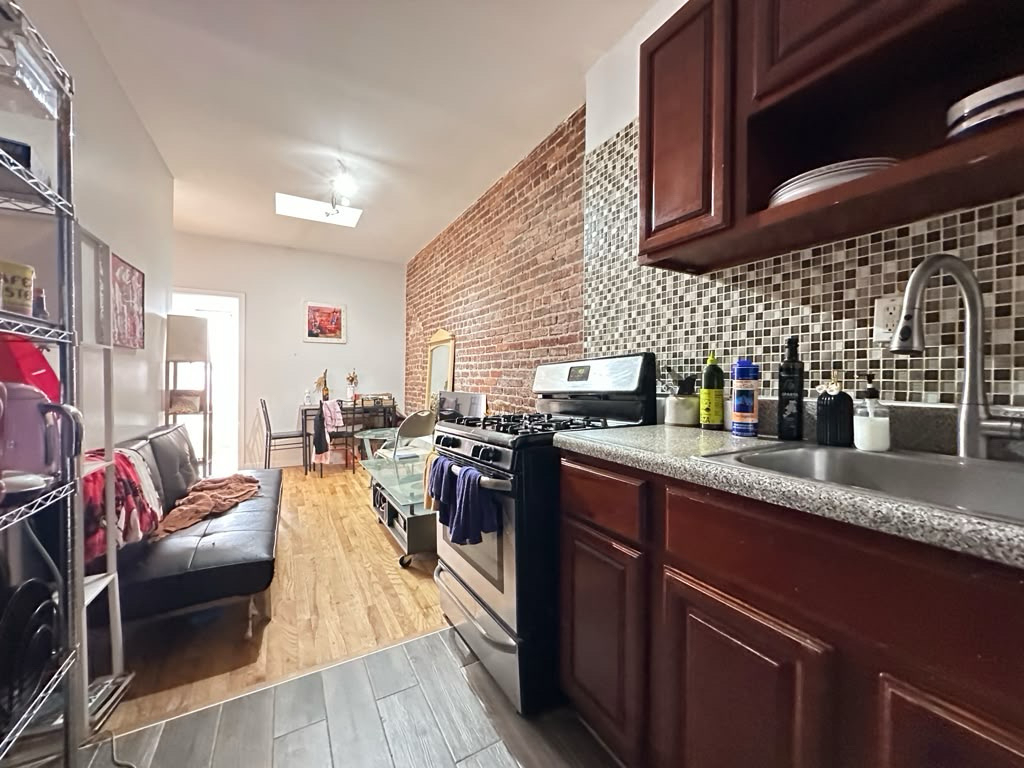 20 Covert Street - Photo 2
