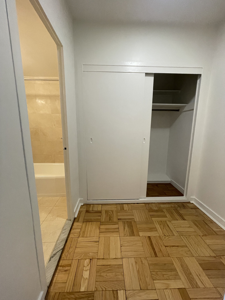 412 East 55th Street - Photo 6