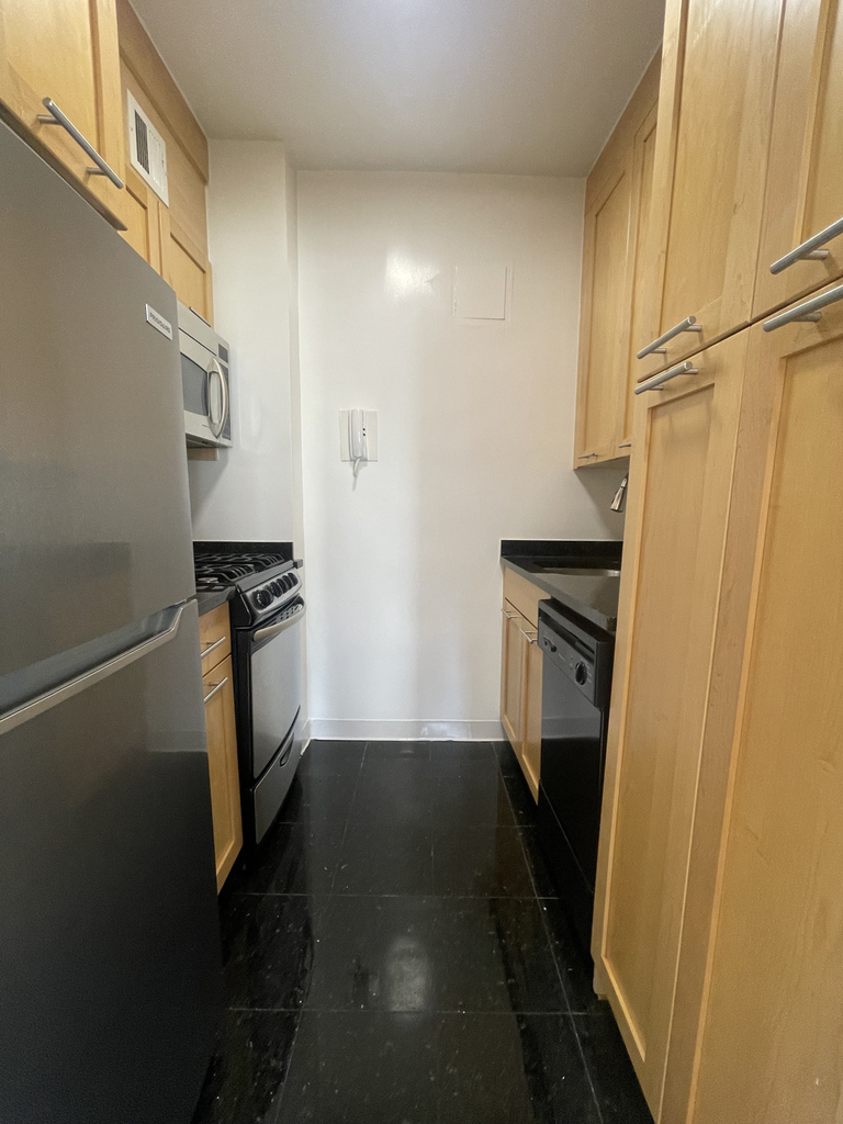 412 East 55th Street - Photo 1
