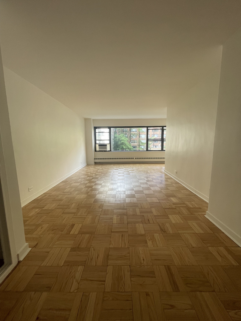 412 East 55th Street - Photo 8