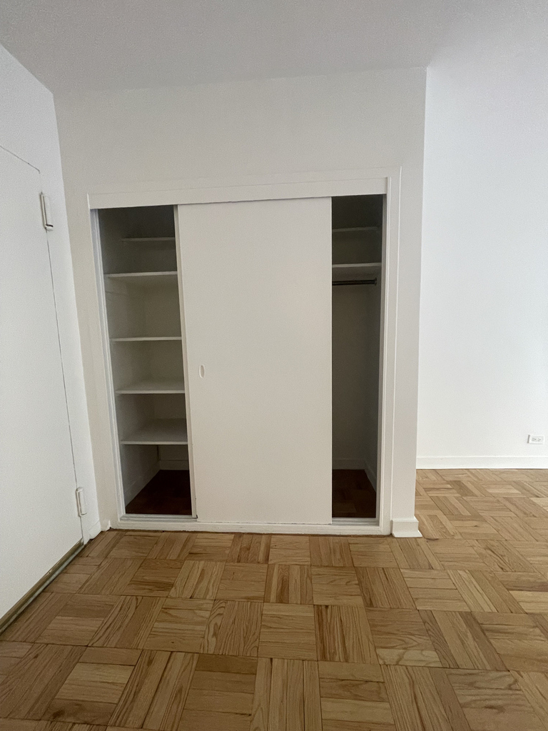 412 East 55th Street - Photo 7