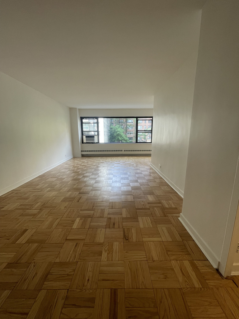 412 East 55th Street - Photo 2