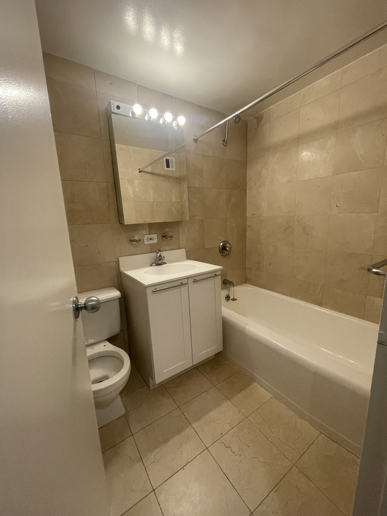 412 East 55th Street - Photo 5