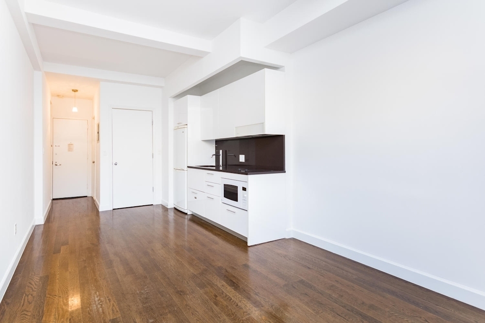 W 91ST ST - Photo 7