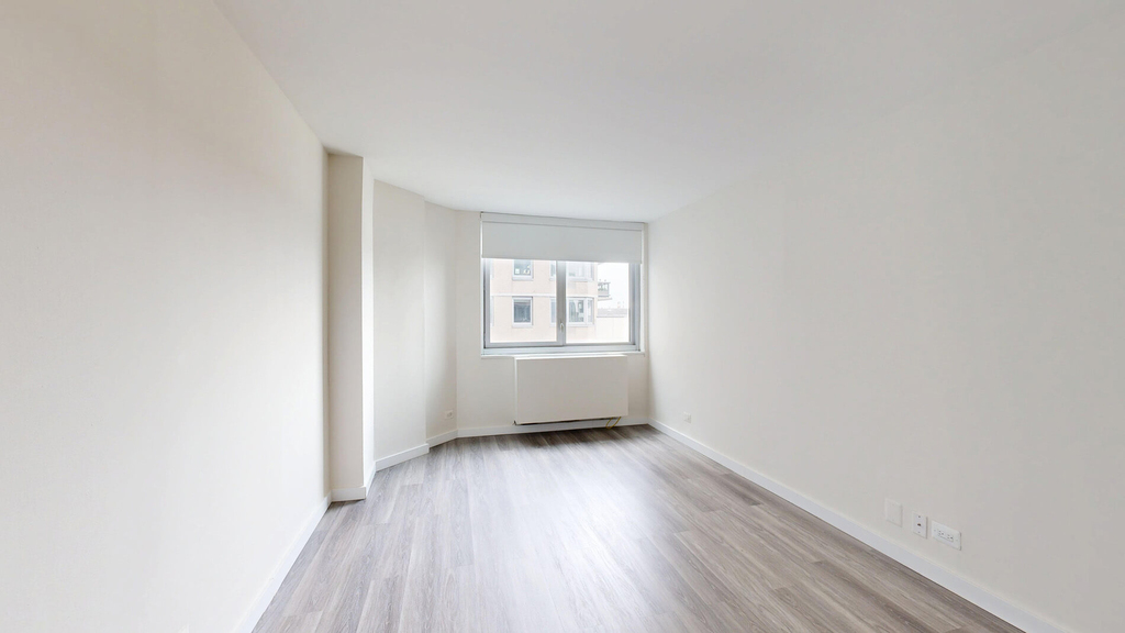 E 34TH ST - Photo 7