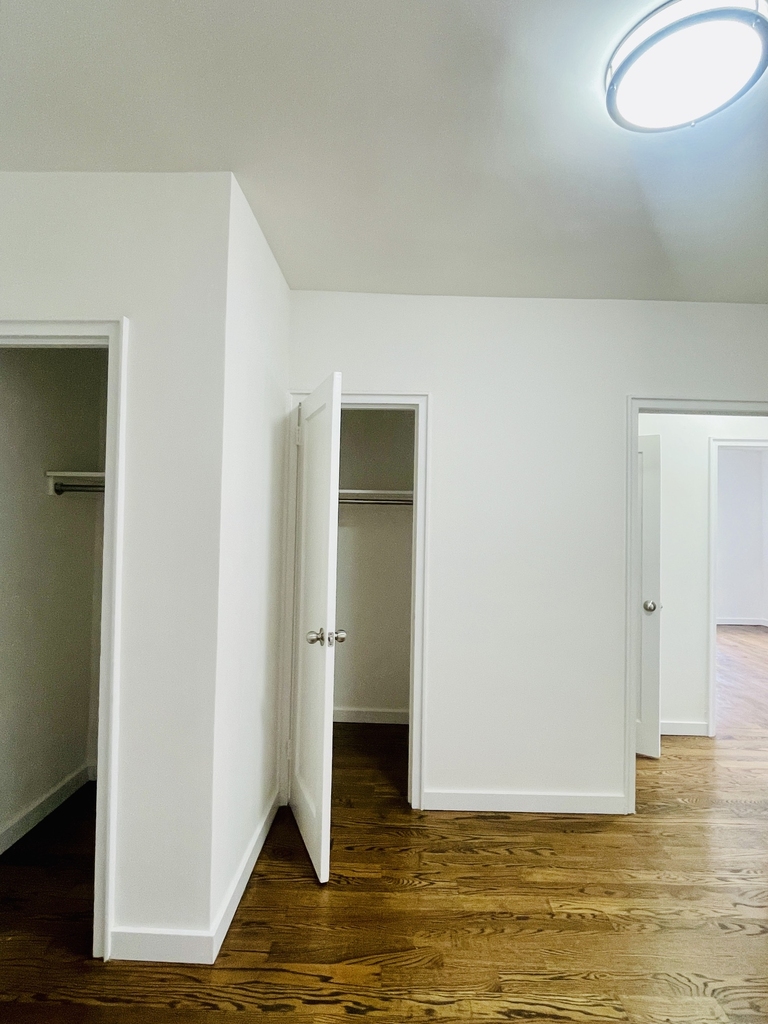East 55th Street - Photo 3