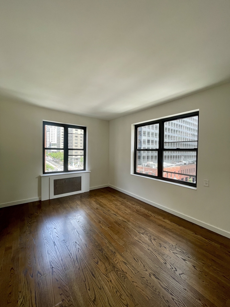 East 55th Street - Photo 0