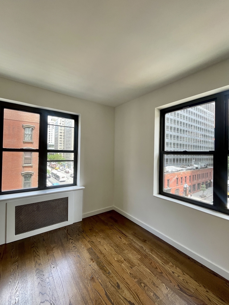 East 55th Street - Photo 1